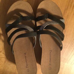 Bearpaws Sandals like new condition size 9